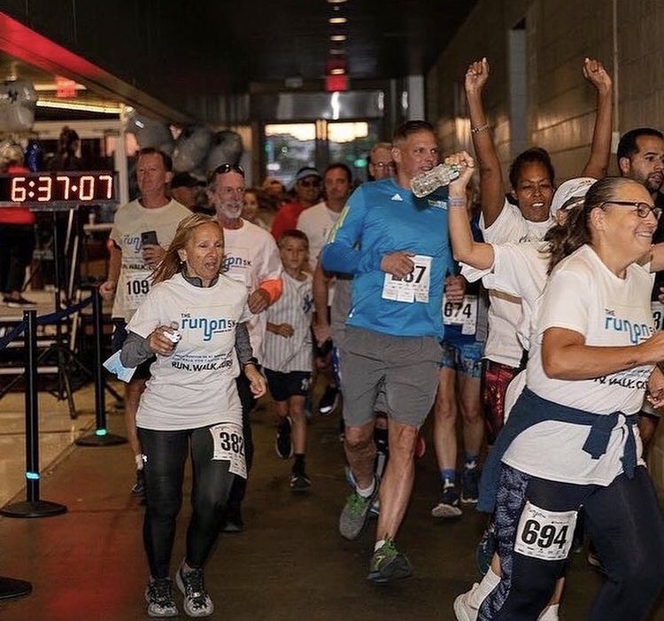runyon5k's tweet photo. Many thanks to all who participated in the #Runyon5K at #YankeeStadium! Please share your photos and videos using the @runyon5k tag, and continue to fundraise for #CancerResearch - donations will be accepted through Oct. 28! https://t.co/4LtIUlf99Z