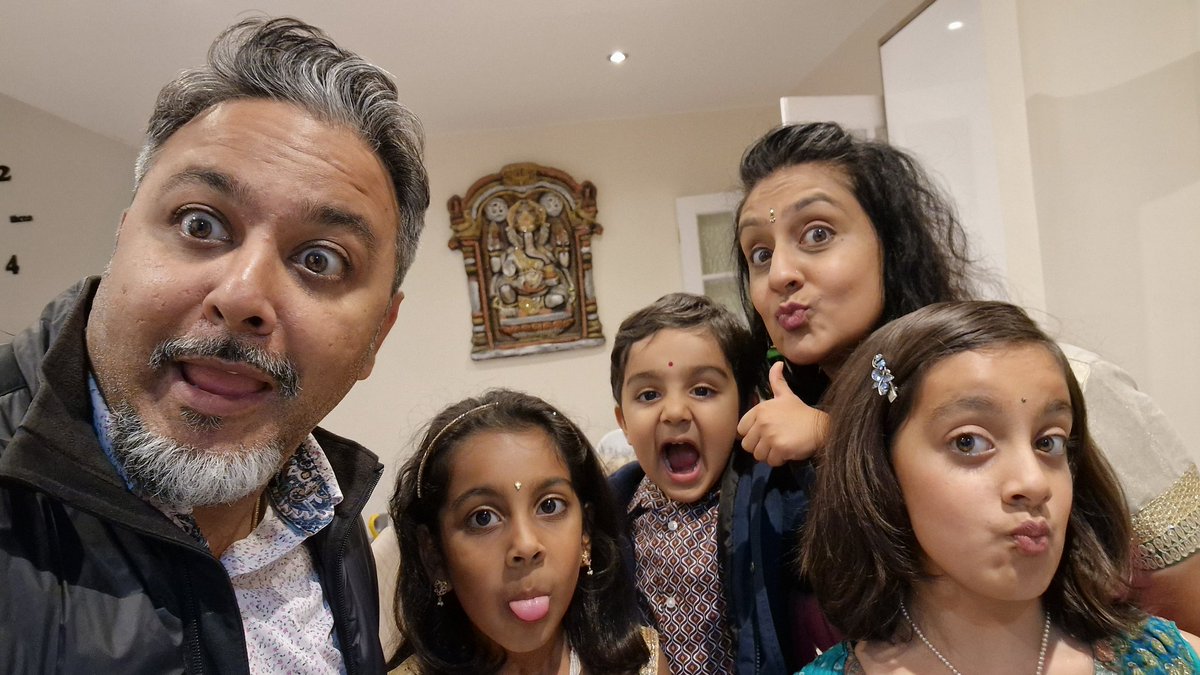 KapsNagar's tweet photo. Garba Nights #Leicester #oadby #Navaratri2022 #partyof5 https://t.co/bQLgKMtA5Z