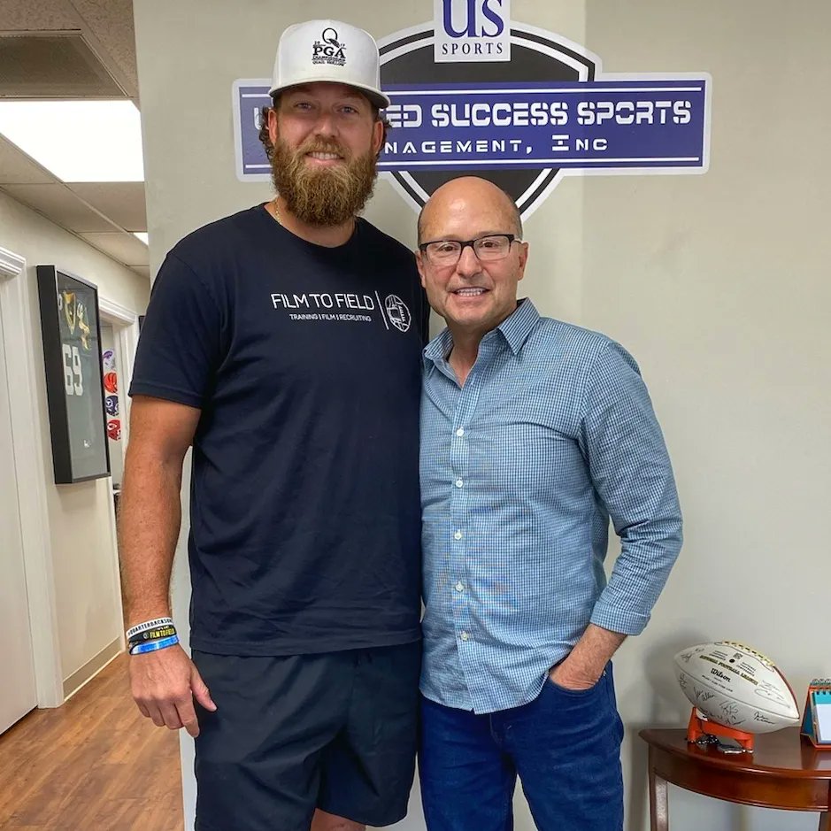 BradRoach_8's tweet photo. Always great to catch up with my @NFL Agent! We were honored to have him as our guest speaker at our Middle & High School football camps this past summer!
โข
Thanks for all you do! ๐๐ผ
@FILMTOFIELD
โข
#nfl
#PlayOnSundays
#filmtofield
#quarterback https://t.co/QftEmi9iA3