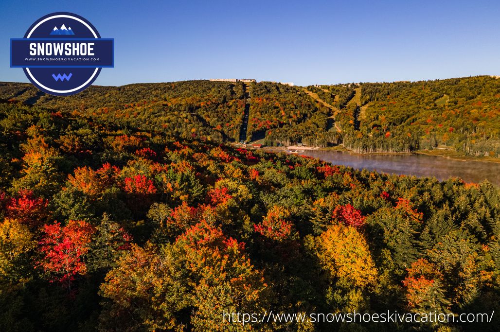 Fall brings orange leaves, cozy evenings, and for many people, it also brings a trip to Snowshoe Mountain! Luckily, you can book a condo now at snowshoeskivacation.com/availability/ #snowshoewestvirginia #skiresort #vacationhome #lodge