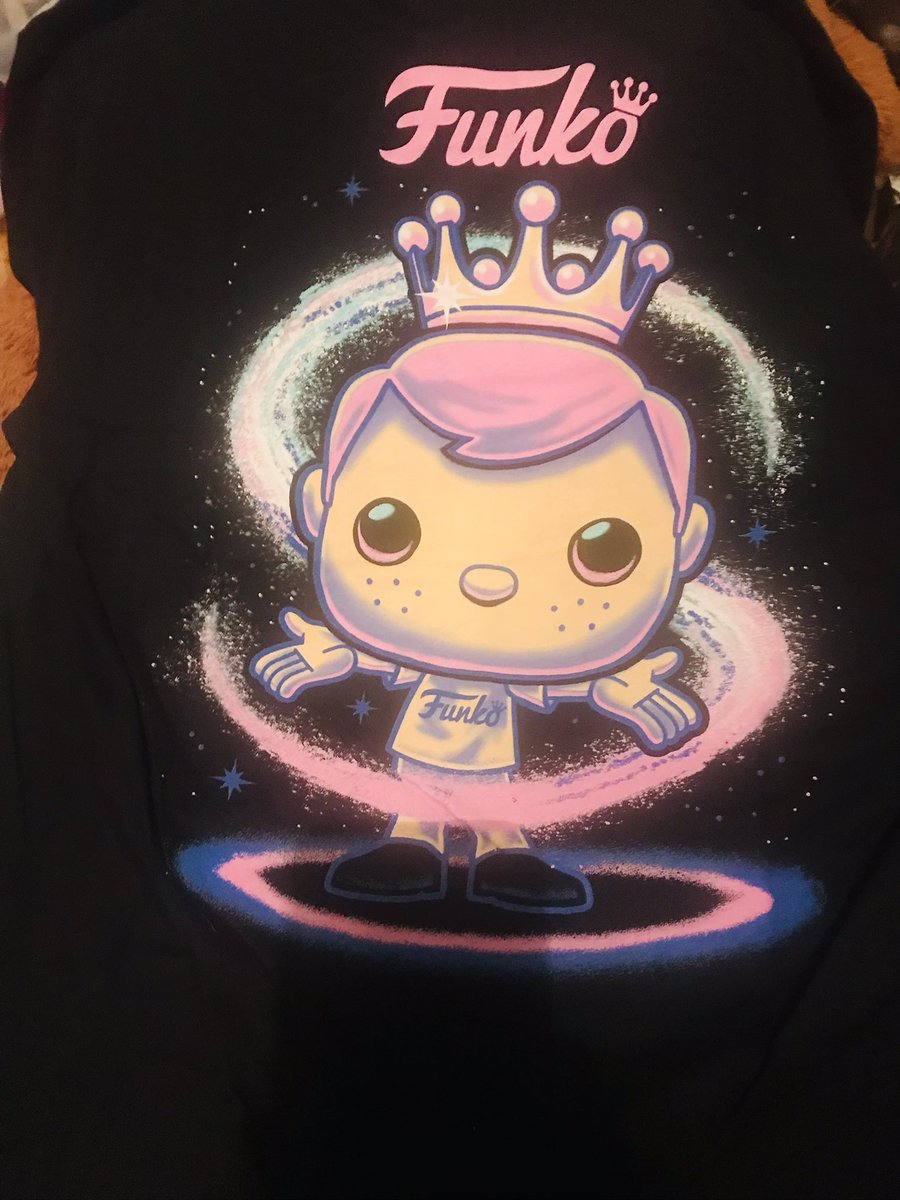 PateeSondra's tweet photo. Got the D23 / Funko exclusive T-shirt! Love that it’s double sided with Mickey and Funko Freddy #d23expo2022 #funko #collectables #DisneyExclusive #FanEvent https://t.co/KCpg1tu82m