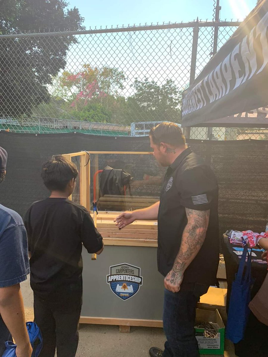 DrRebeccaPianta's tweet photo. After months of planning, our first @SantaAnaUSD College, Career, and Community Resource Fair was a success! It was magical seeing over 4000 students and families having a great time, while also learning about different colleges and careers. #SAUSDGraduateProfile @SAUSDCCR https://t.co/aLwIqBylma