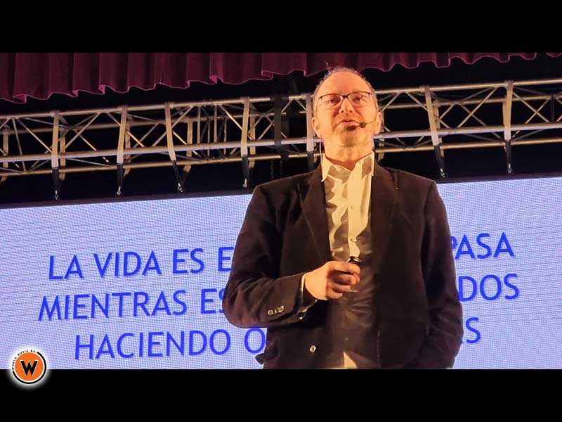 WorldMusicBA's tweet image. Presentamos a Diego Golombek en General Alvear en el XVII Congreso de Educación “El pensar y hacer educativo”.
►Mirá la charla acá: worldmusicba.com/diego-golombek…
_
#DiegoGolombek #charlas #conferencias #oradores #disertantes #cientifico #biologo #neurociencia