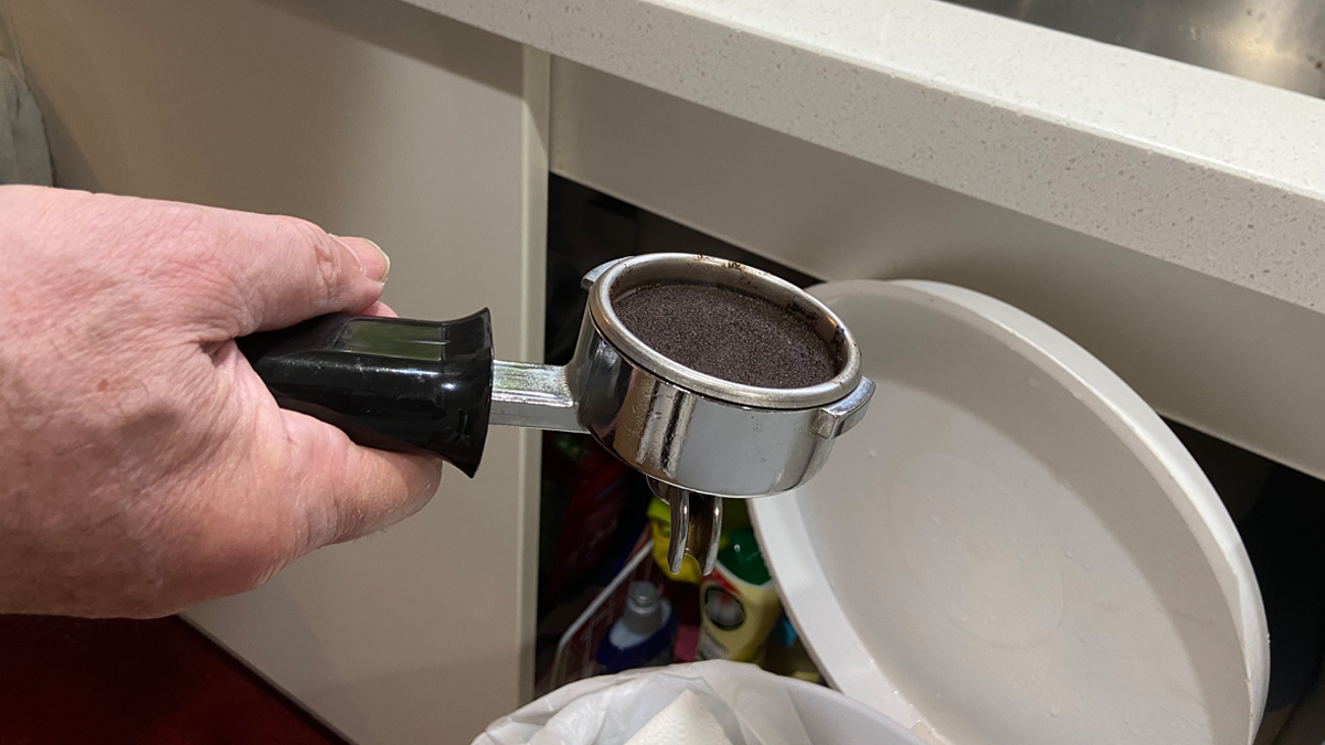 Keen for that morning cuppa to start the day? ☀️

Sending used coffee grounds down the kitchen sink are big no-no, as they risk clogging your pipes. A simple solution is to pop any grounds in your organics or compost bin – our sewers will thank you ‘a latte’. ☕

#HealthySewers