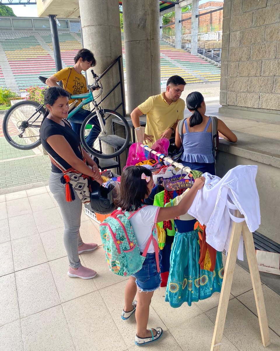 Fundacion_G37's tweet photo. Éxito total, más de 200 disfraces donados en una jornada. Gracias #Neiva por el apoyo, regalaremos juntos muchas sonrisas #Halloween #NeivaVidayPaz #FundacionG37 https://t.co/nwzYhshR4S