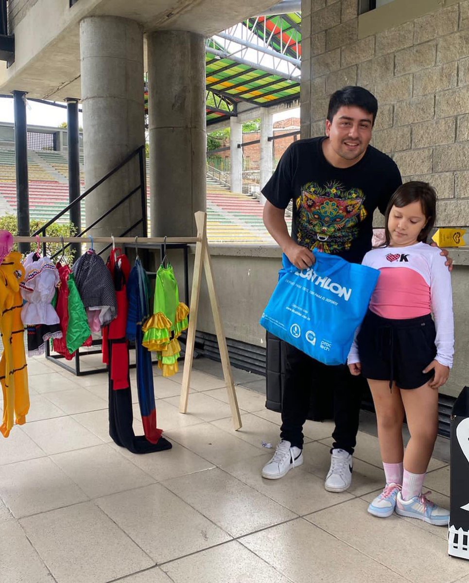 Fundacion_G37's tweet photo. Éxito total, más de 200 disfraces donados en una jornada. Gracias #Neiva por el apoyo, regalaremos juntos muchas sonrisas #Halloween #NeivaVidayPaz #FundacionG37 https://t.co/nwzYhshR4S