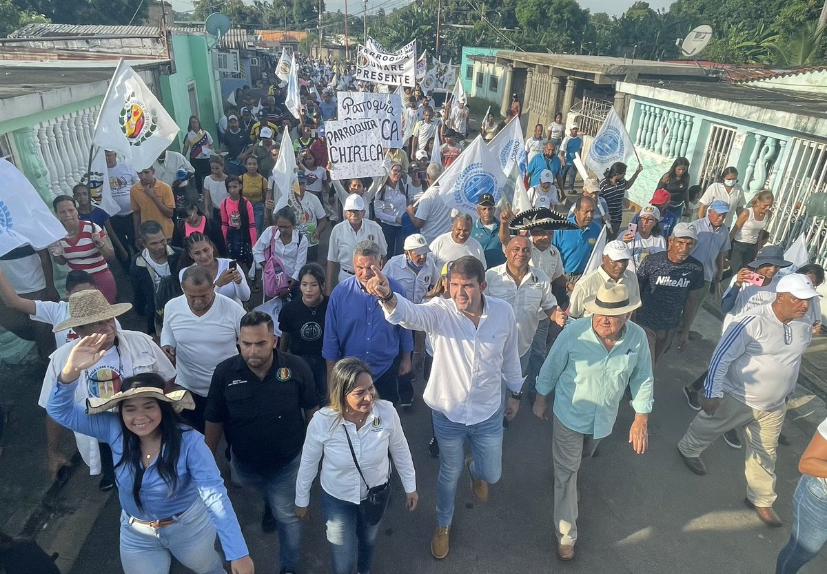 prospericarlos's tweet image. Hoy iniciamos gira por el Mun. Caroní, Pto. Ordaz #Bolívar, tierra hermosa y llena de minerales, caminamos junto a nuestro compañero Sec. General @FreddyValera_AD y Sec. Municipal @aidagonzalez33, ratificando el compromiso por el rescate de la  Democracia #UnidosXVenezuela