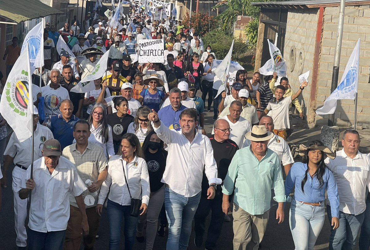 prospericarlos's tweet image. Hoy iniciamos gira por el Mun. Caroní, Pto. Ordaz #Bolívar, tierra hermosa y llena de minerales, caminamos junto a nuestro compañero Sec. General @FreddyValera_AD y Sec. Municipal @aidagonzalez33, ratificando el compromiso por el rescate de la  Democracia #UnidosXVenezuela