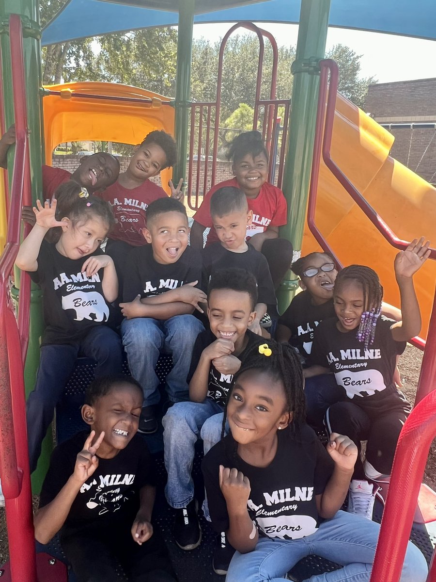 MissBriMay's tweet photo. That Friday Feeling 😎 loving all the @AAMilneES spirit in First Grade! @PrincipalBJohns https://t.co/I1yPYg9p85