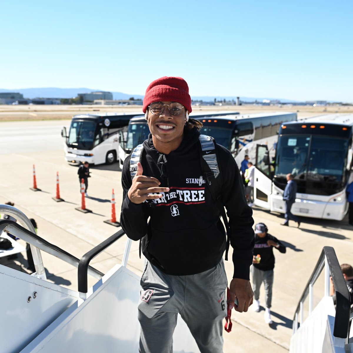 StanfordFball's tweet image. Wheels up to Eugene ✈️😎

#GoStanford | #FlySanJose