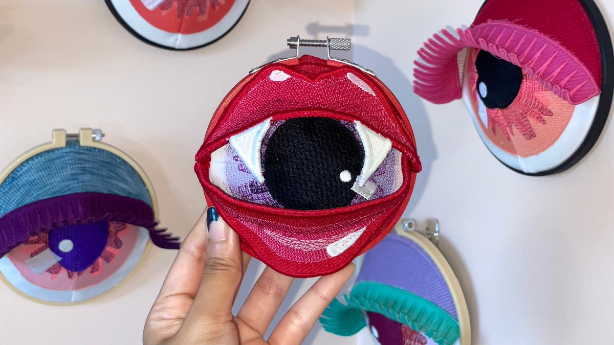 calamaristore's tweet photo. Grrr 🧛🏿‍♂️🩸🦷 check out this fiber sculpture called BRAM | 3D eyes in lips embroidered fiber art | eclectic wall decor, hoop art, quirky home decor, special unique gift https://t.co/56PBdC6mCt #eye #fibersculpture #halloweendecor #vampire #bigeye #dracula #quirkyeye #whimsyart https://t.co/sn6c76UxVi