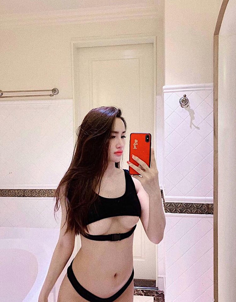 CyndiHuang2's tweet photo. a có muốn nhét căc vào giữa ko ? https://t.co/QsgIjz58s9