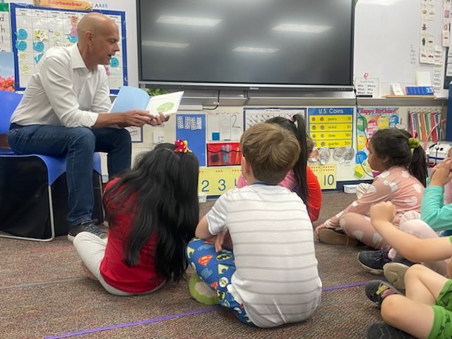 CSSD11Fremont's tweet photo. Thank you, Superintendent Gaal!  Fremont kindergarten students loved having you read to us! ⁦@CSSD11⁩ https://t.co/0pKrrBiH1R