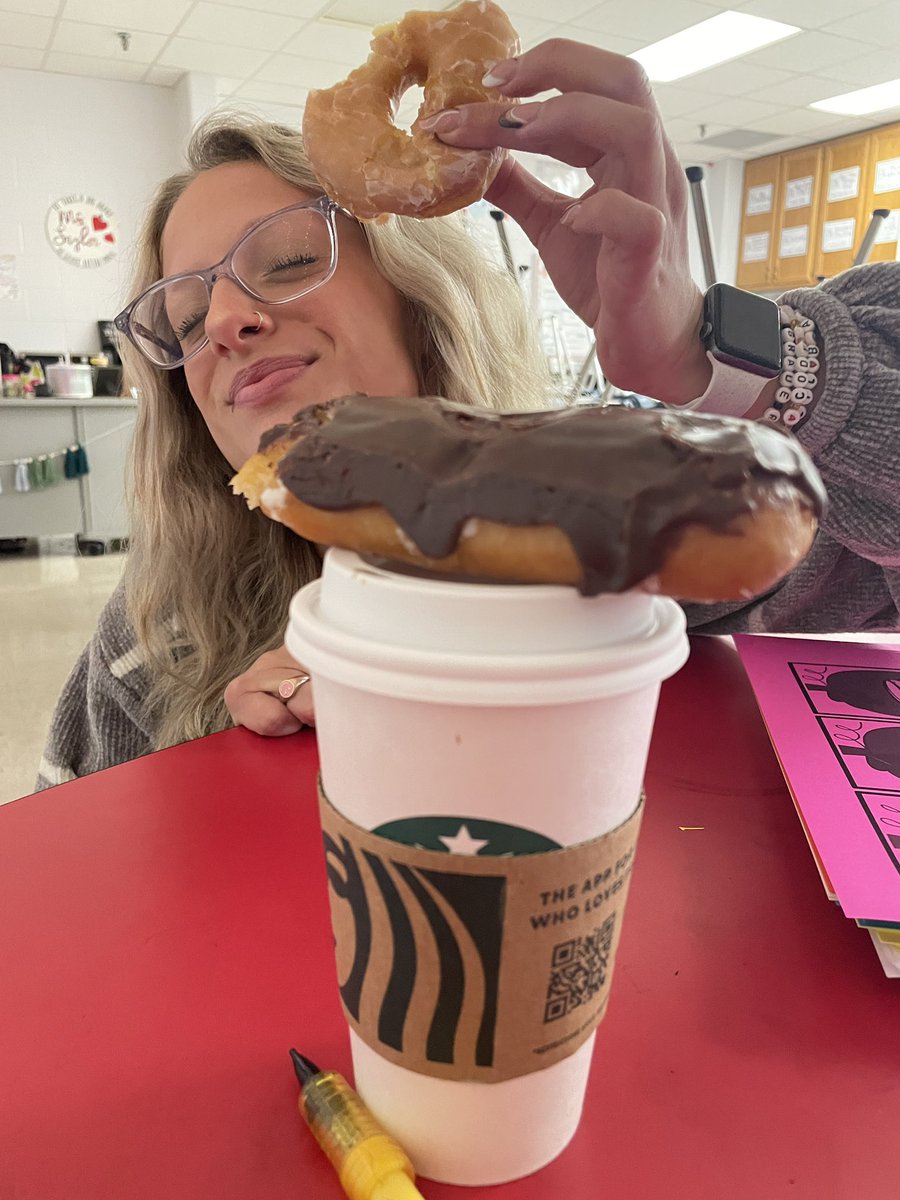livestrong22's tweet photo. What a great way to begin the morning before fall break :) thanks to @Matlock4thGrade!!!!! https://t.co/i0jPGlTvH3