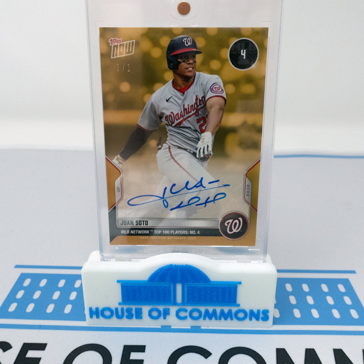 CommonsCards's tweet photo. It's not hyperbole to say we pulled THE card of the set!!  

1 of 1 Juan Soto Auto

Now, what to do with it...

#toppsnow #houseofcommonscards #Topps #1of1s https://t.co/LHggZ0UK3r