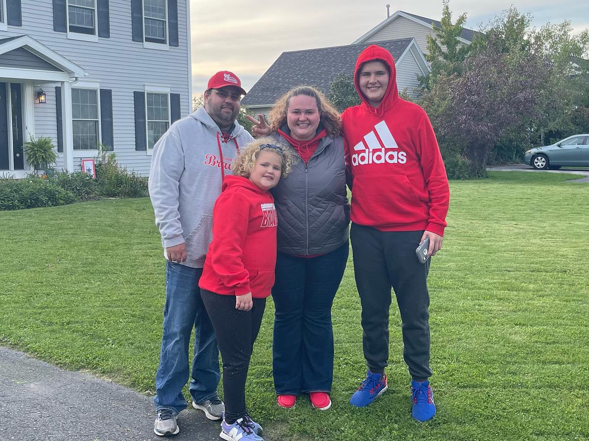 MrsZteachesLE's tweet photo. Homecoming 2022! Let’s Go Braves!! #canandaiguaproud #onebravesfamily https://t.co/yMVsmnAzTr