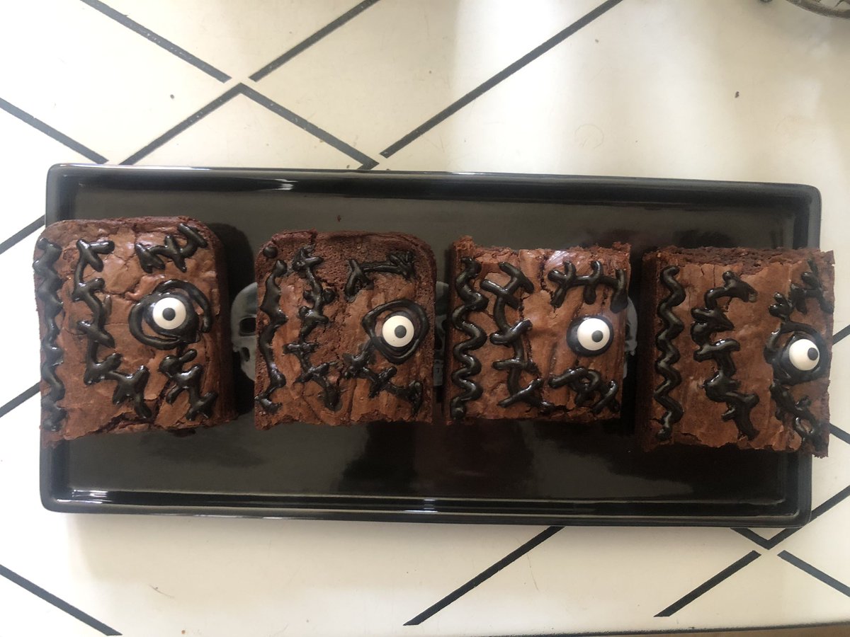 BerryingHatchet's tweet photo. In honor of @HocusPocusMovie we’ve made Booooook! Brownies. 

A rich, fudgey brownie with a perfectly crackly top, decorated with a dark chocolate buttercream &amp; sugar eye.

#iputaspellonyou #HocusPocus #hocuspocus2 https://t.co/cFi0h3t3KT