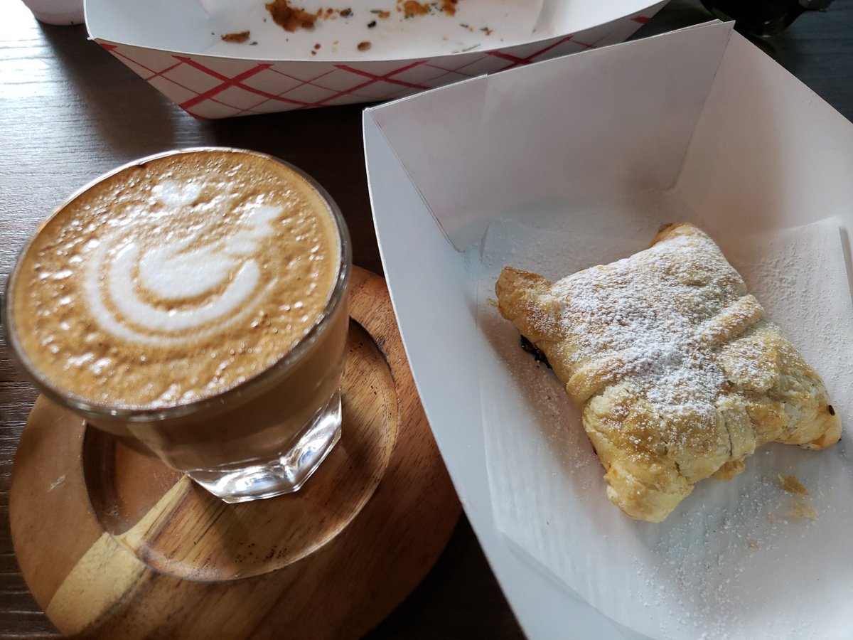 realbillesler's tweet photo. And pastries #Venezuela style. Guava and cheese. https://t.co/C1liqTTW31