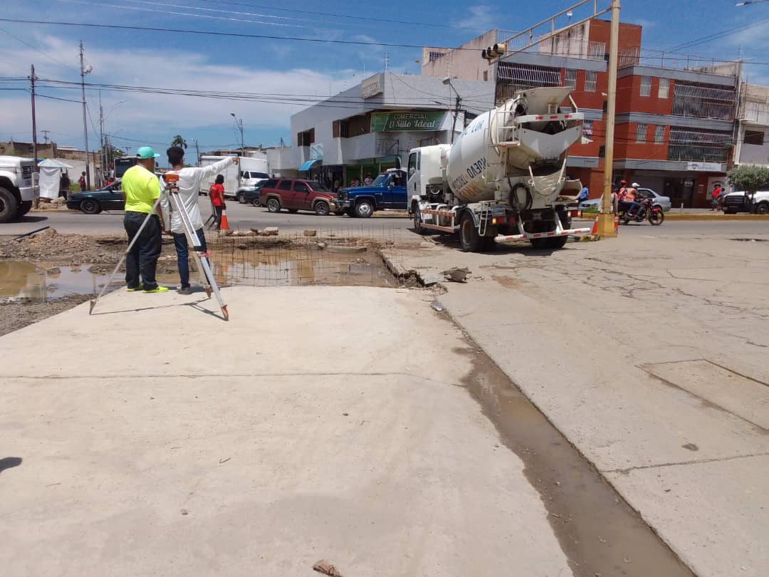 #AHORA 🚨 || El equipo de SERVISUCRE se encuentra operativo realizando la intervención de la batea de Las 4 Esquinas, en la ciudad de Cumaná, continuando con la fase de vaciado de concreto.

@GPintoVzla
<a href="/NicolasMaduro/">Nicolás Maduro</a>

#ElOrinocoYElMagdalena