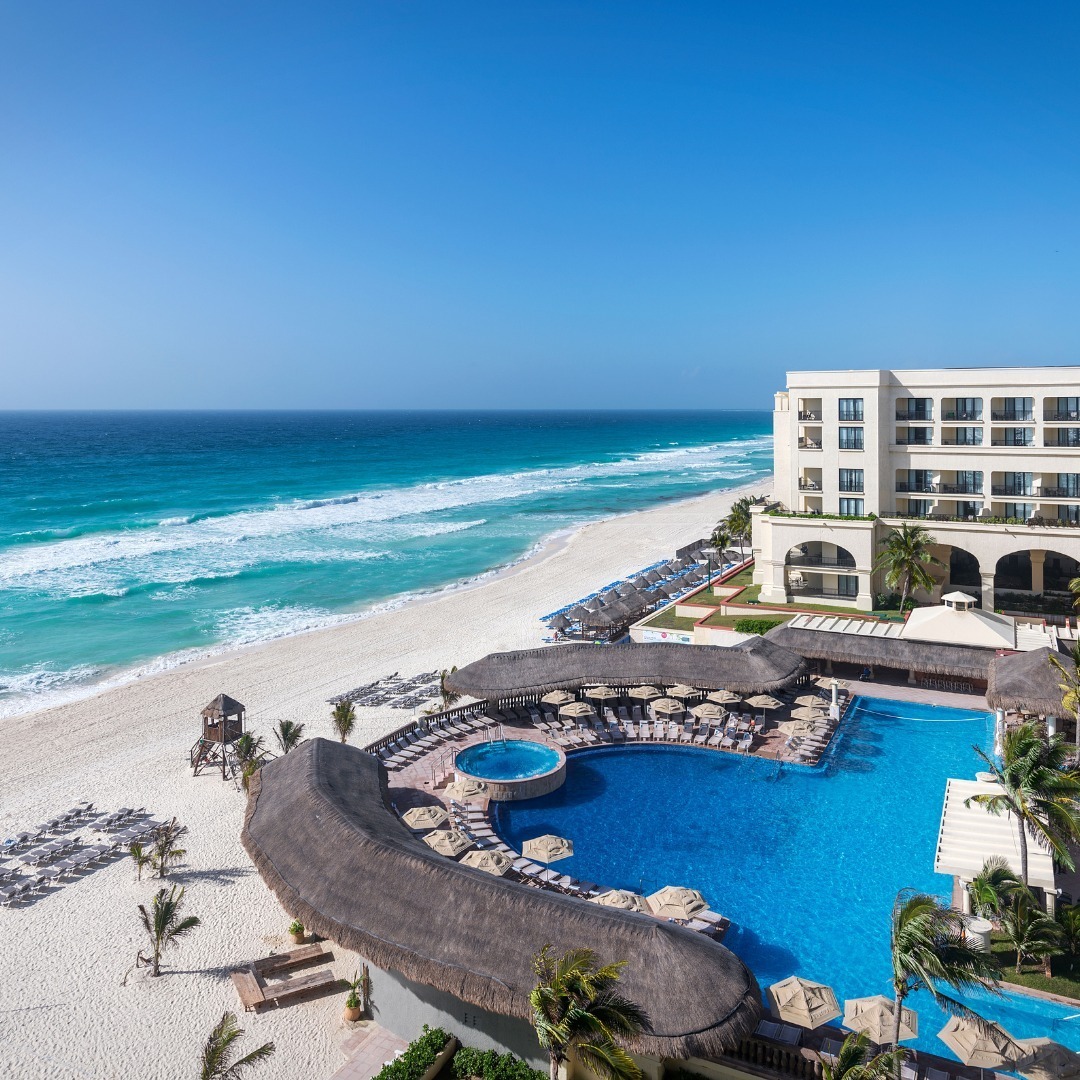 Marriott's tweet photo. Elevate your next beach vacation with the help of @MarriottCancun. https://t.co/iJp3Xz1Osh