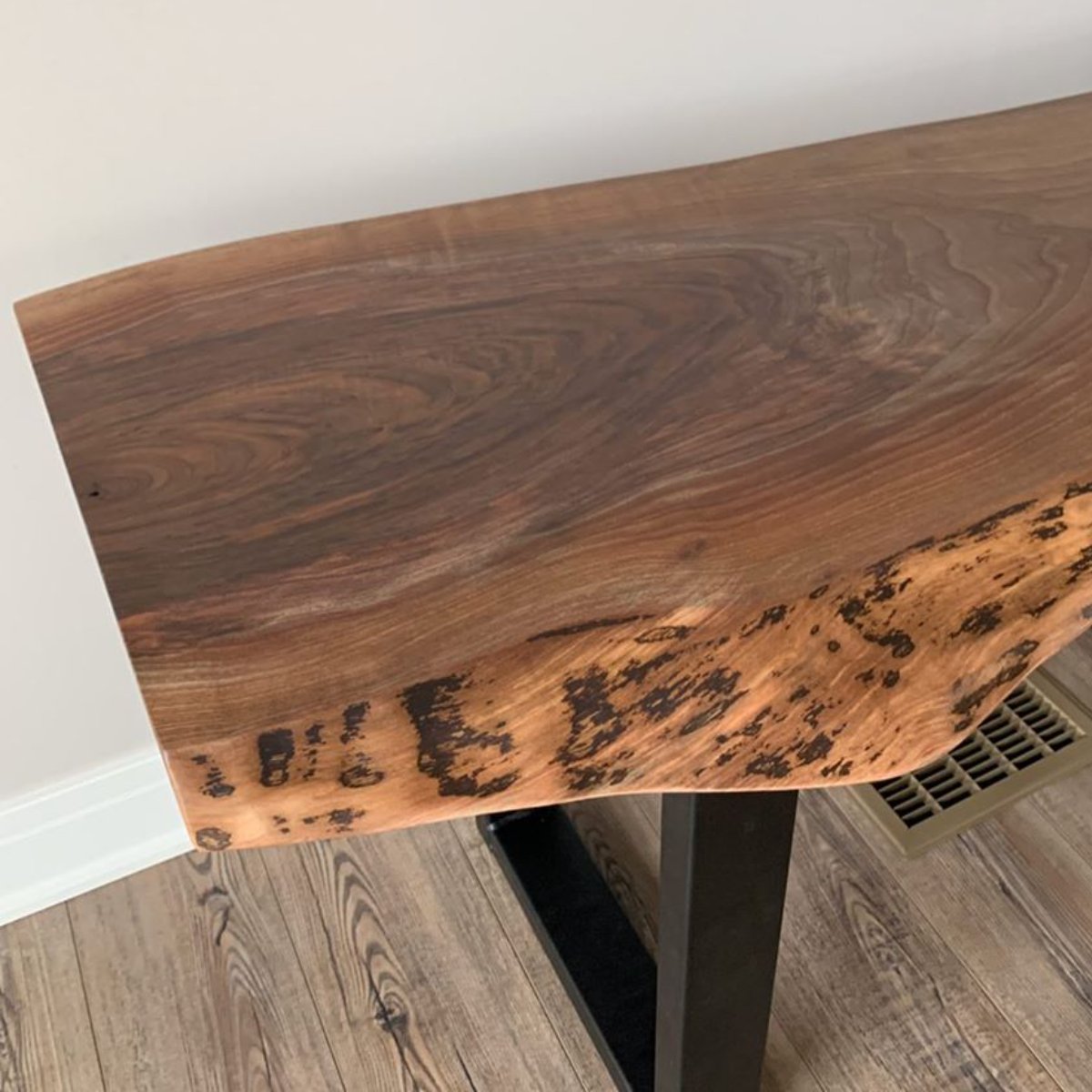 We focus on simple designs so the natural features of the wood can do the heavy lifting! #liveedge #liveedgefurniture #livebetter #customfurniture #homedecor #interiordesign