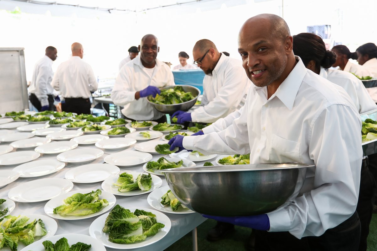 ChrysalisSoCal's tweet photo. Tomorrow at 5 p.m., check our socials for live updates of #ButterflyBall! All proceeds will go toward helping our clients find and retain employment. Thank you to our Chrysalis Enterprise workers who keep the #SuccessBell ringing. Here’s a #FlashbackFriday pic from 2017’s BB. https://t.co/7ioiP8hUrK