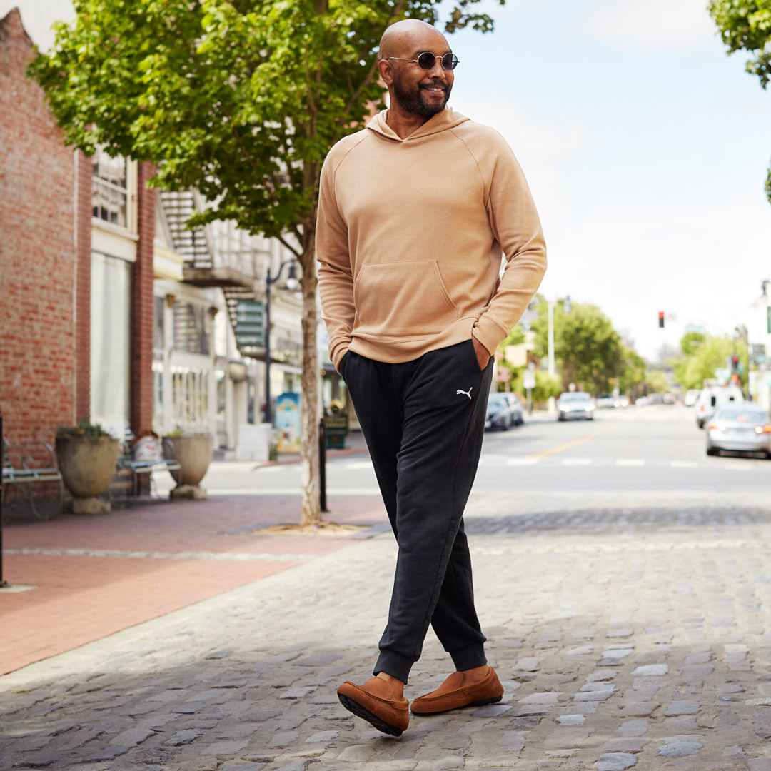 SamuelHubbardCo's tweet photo. #Slippers that dare to go outside. With a soft rubber traction sole, our #menslippers will happily slip past the front door. Lined with luxurious shearling, to keep you warm and cozy even on brisk days.

Get your pair: https://t.co/kGolfRCypM https://t.co/3HRv5NjYxw