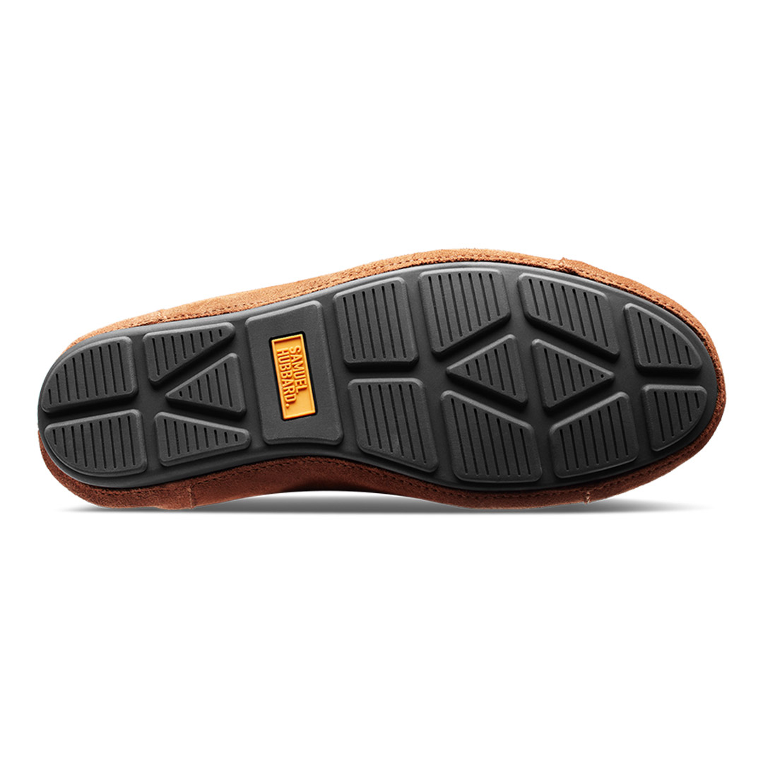 SamuelHubbardCo's tweet photo. #Slippers that dare to go outside. With a soft rubber traction sole, our #menslippers will happily slip past the front door. Lined with luxurious shearling, to keep you warm and cozy even on brisk days.

Get your pair: https://t.co/kGolfRCypM https://t.co/3HRv5NjYxw