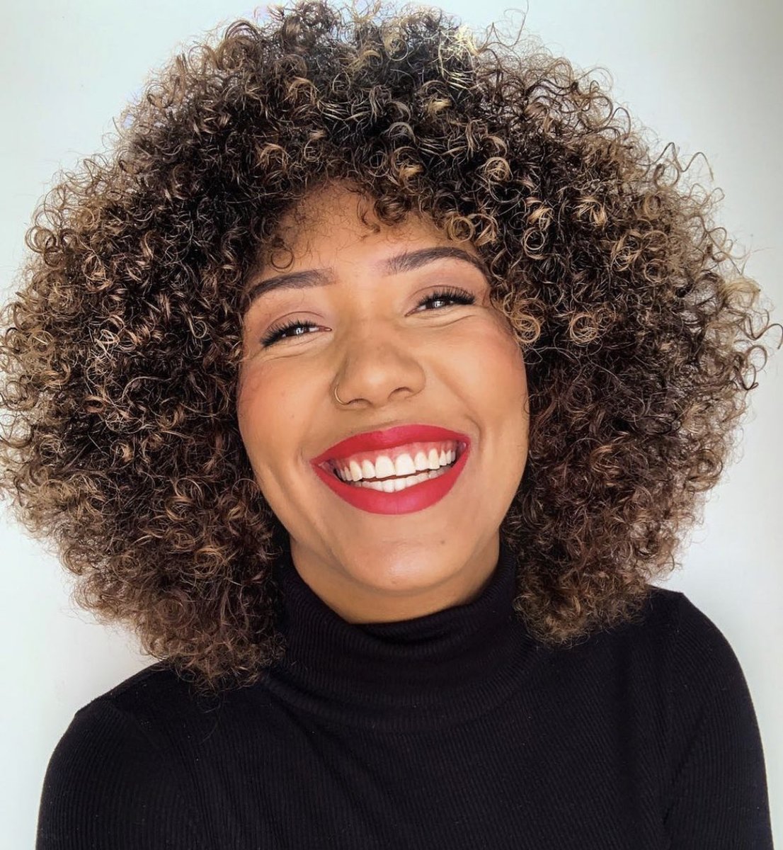 Who agrees that September has flown by?! It’s time to say goodbye to Summer and welcome October with a big smile like @kurlyaffair ! 🧡

📸 Tag us on your favourite autumn shot at @colgateuk #colgatesmile