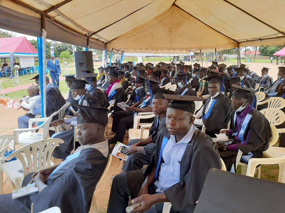 GIZWatSSUP's tweet photo. Today, Arua Technical Institute Ragem held its first ever graduation ceremony. The 76 graduates incl. 20 NUWS technicians and 46 Arua &amp; Yumbe HPMAs. The graduants completed O&amp;M solar powered piped WSS trainings financed by WatSSUP. @UmbrellasWatsan
@Educ_SportsUg
@min_waterUg https://t.co/bKdxH3XwZx