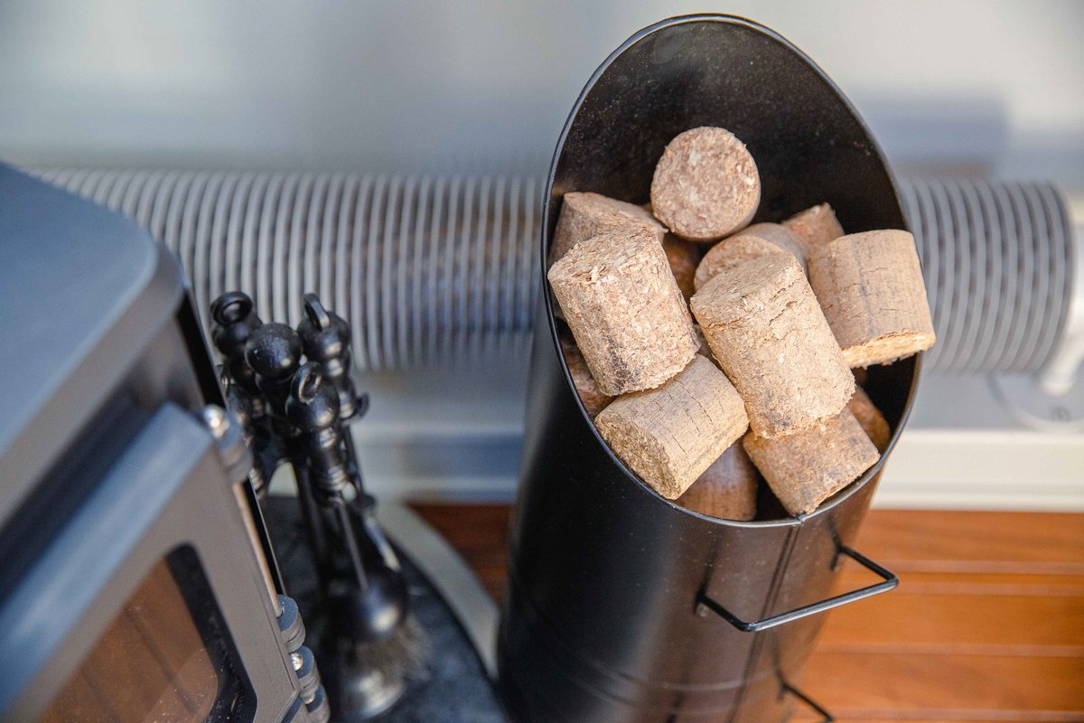 beaconparkboats's tweet photo. Our houseboats are now fully stocked with all the #recycled briquettes you could need to keep warm this winter!
Just one of the ways we're trying to reduce our #carbonfootprint and turn our offcuts into something we can use!
#EcoBoat
#GreenBoats
#CanalRevolution https://t.co/BC0yqcLSpQ