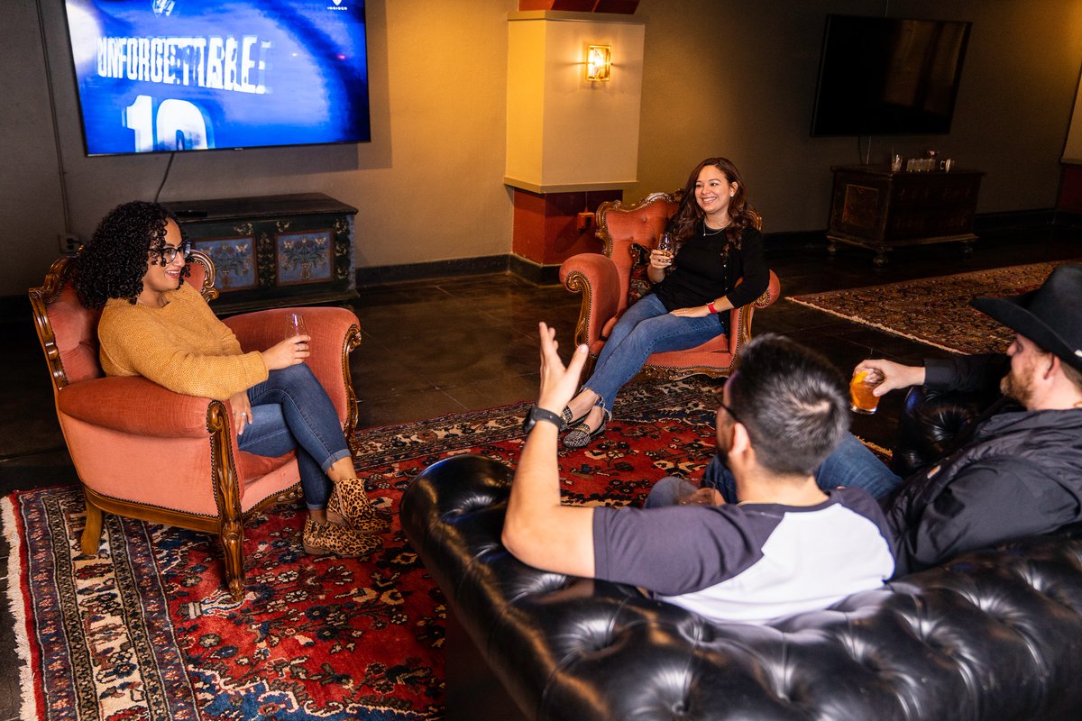 DevilsRWhiskey's tweet photo. TOUCHDOWN 🏈
Our speakeasy is the perfect place to watch football every Monday, Thursday, &amp; Sunday. With happy hour prices &amp; hot appetizers during game time. Grab some friends and enjoy the game with Devils River Whiskey. #sundayfunday #devilsriverdistillery #downtownsanantonio https://t.co/gKpGuMC4yG