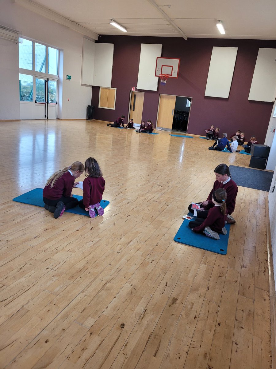 5th Class had a lovely morning reading to <a href="/Rang_msforkan/">Ms Forkan</a>'s Junior Infants ☺️📚 <a href="/kinvarans/">Kinvara NS</a>