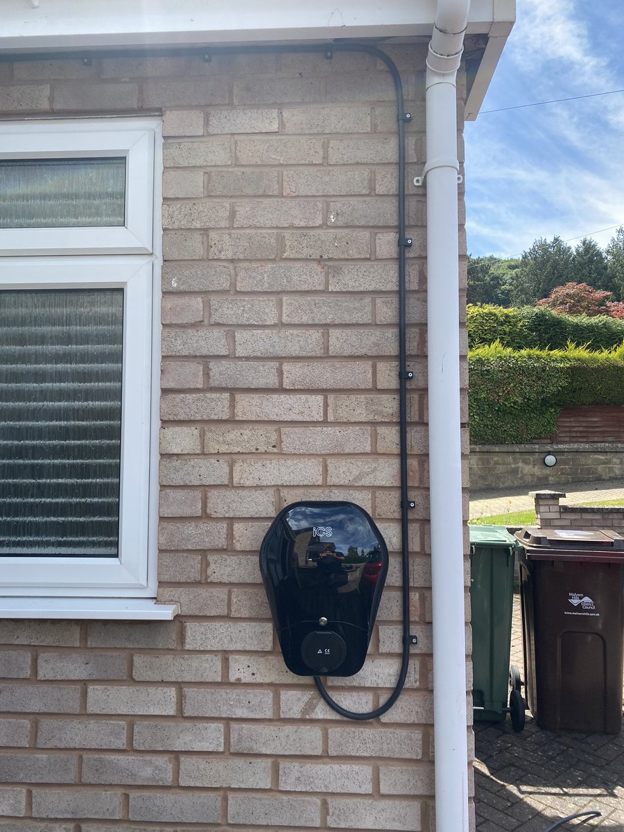 ElectricalMsp's tweet photo. @malvernelectric Yes, easy to fit. Only complaint was the Wi-Fi set up which took a while. Customer thinks it’s great https://t.co/OivqICtU2p