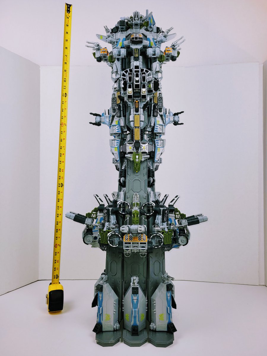SnaapToys's tweet photo. "Metroplex for scale." @Snapships #snapships #snaptember #MOC  #Transformers  #LEGO https://t.co/r0ESOhqr13