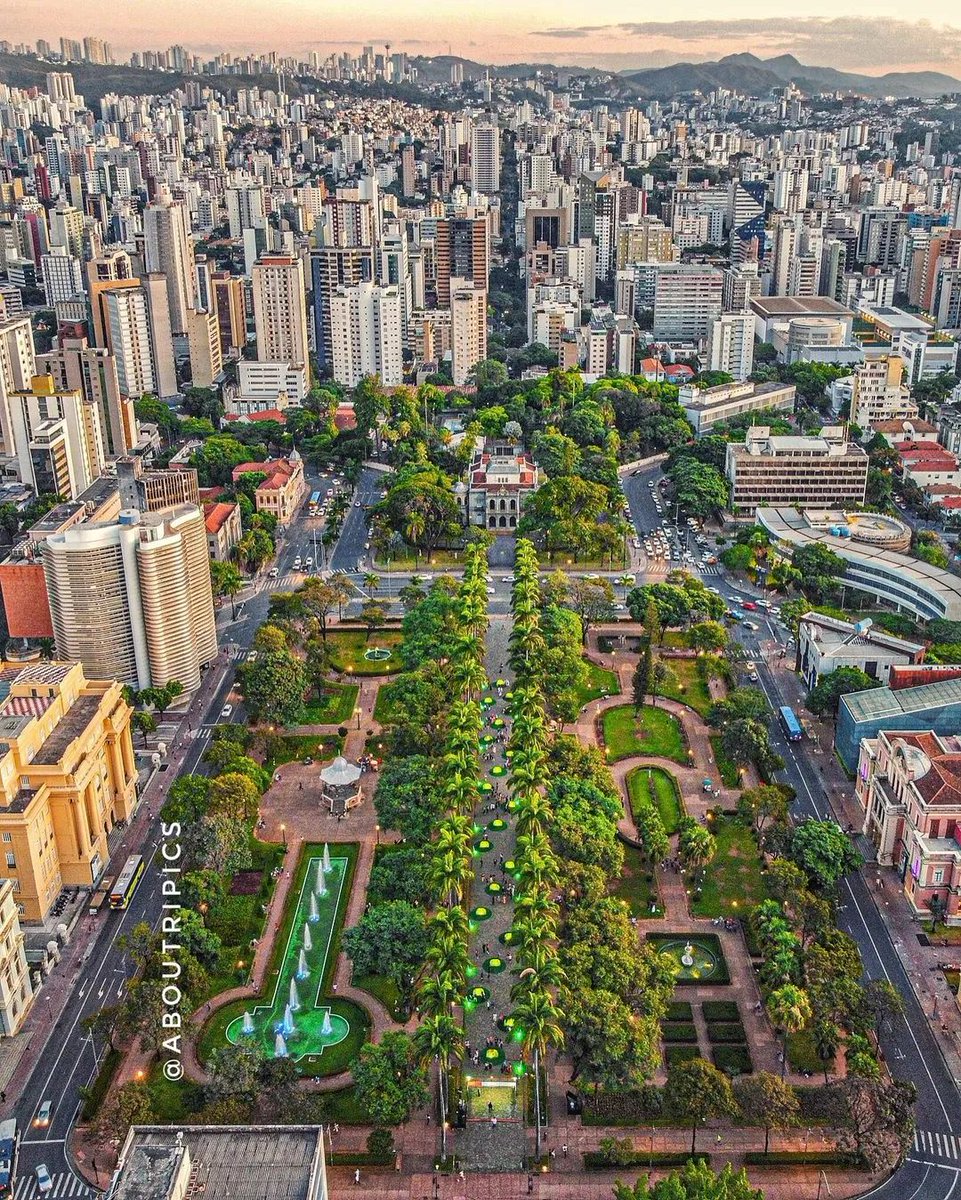 CityDescriber's tweet photo. an aerial view of a city https://t.co/iMCbp1fX8U