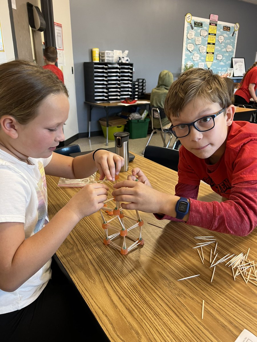 BrookhavenBulls's tweet photo. Fourth grade having fun with Fall STEM activities! https://t.co/N6ZXMrGqqP