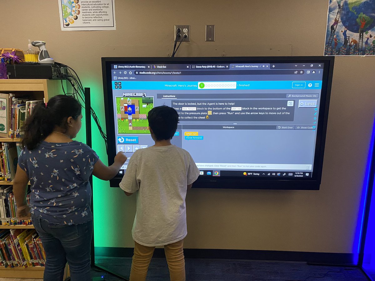 VeroRodz7's tweet photo. Coding in the Austin ILC with 3rd graders #coding #AustinPYP #HCISDLibraries #HCISDCoding https://t.co/BS6USA5u7l
