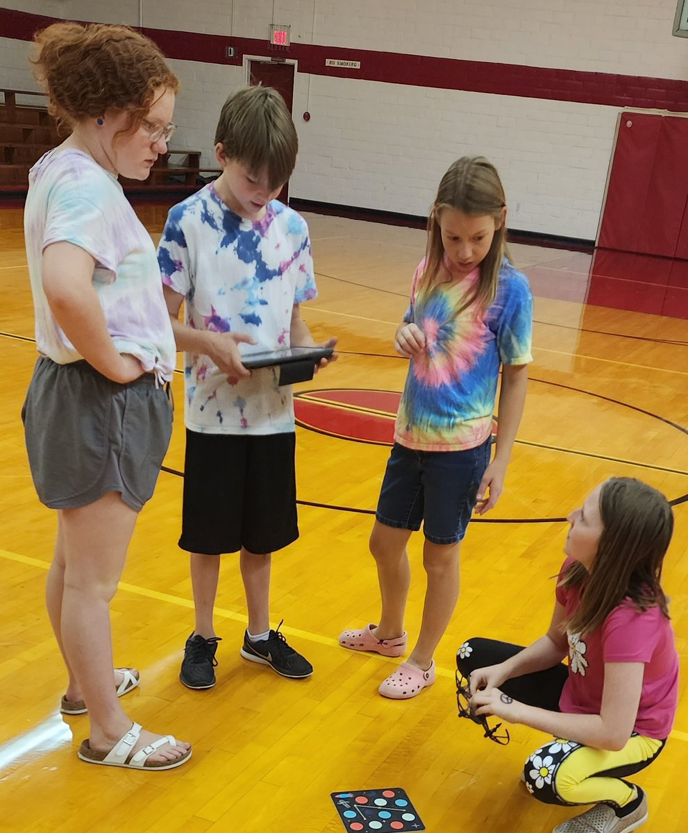 GocoIfs's tweet photo. LaGrange students used their computer science skills to program drones and robots! Special thanks to parent volunteer Mrs. Evans! So very cool! #GoGOCO #edtech #CSforAll https://t.co/R9UMRq0z0C