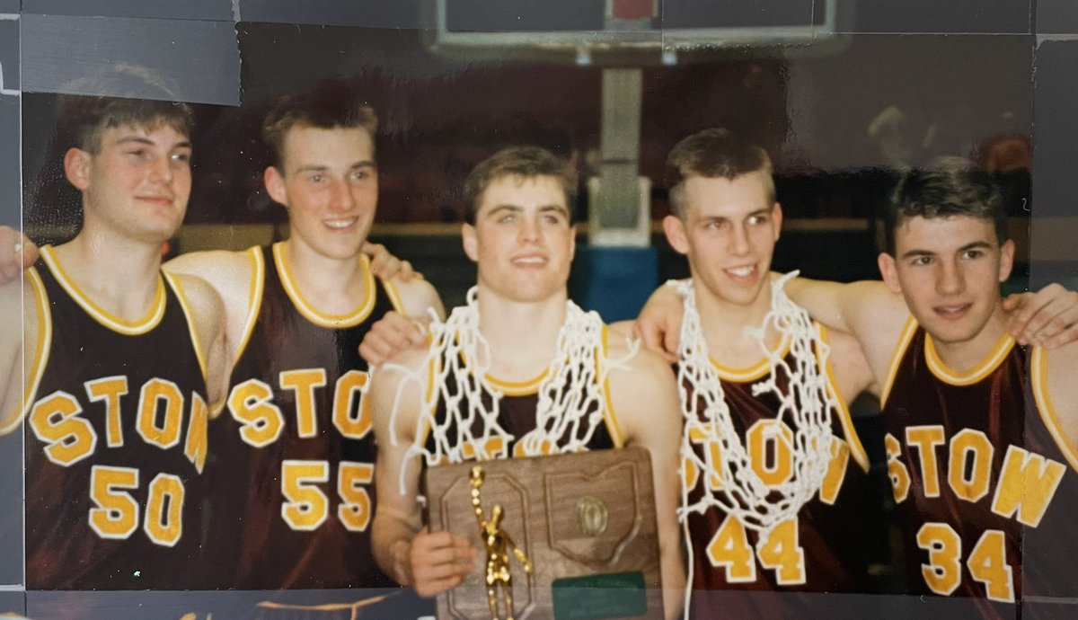StowBoysHoops's tweet photo. Throwback Thursday lunch bunch watched 1993 “Climbing the Mountain” video yesterday. Team averaged over 93 ppg. Ranked #1 in Ohio, #10 in USA. Led by all-state guards Kevin Kovach &amp; Chet Feldman … and the deepest roster I’ve ever seen. https://t.co/vHukjuHmHU