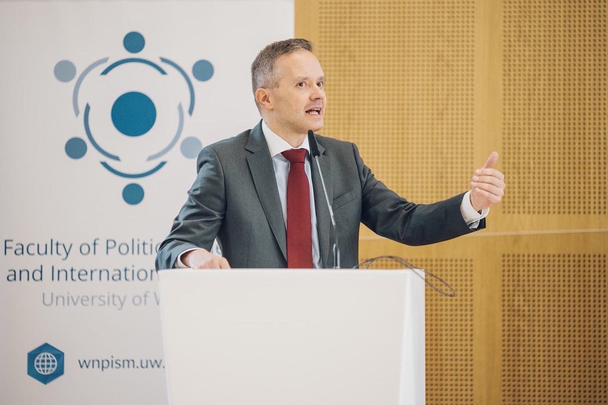 Nowotar's tweet photo. Musimy się pochwalić. Dzisiaj odbyła się inauguracja roku @INPUW dla kierunków anglojęzycznych. Jednocześnie odnotowaliśmy rekordową frekwencję studentów z zagranicy, których przekonaliśmy do studiowania na @UniWarszawski. P.S. Dopiero się rozkręcamy. 🙌 https://t.co/TN66NjdHgH