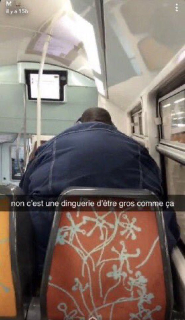 takamuracs's tweet photo. Le trans quand il essaye de cacher sa queue https://t.co/G8bnkmVWWM