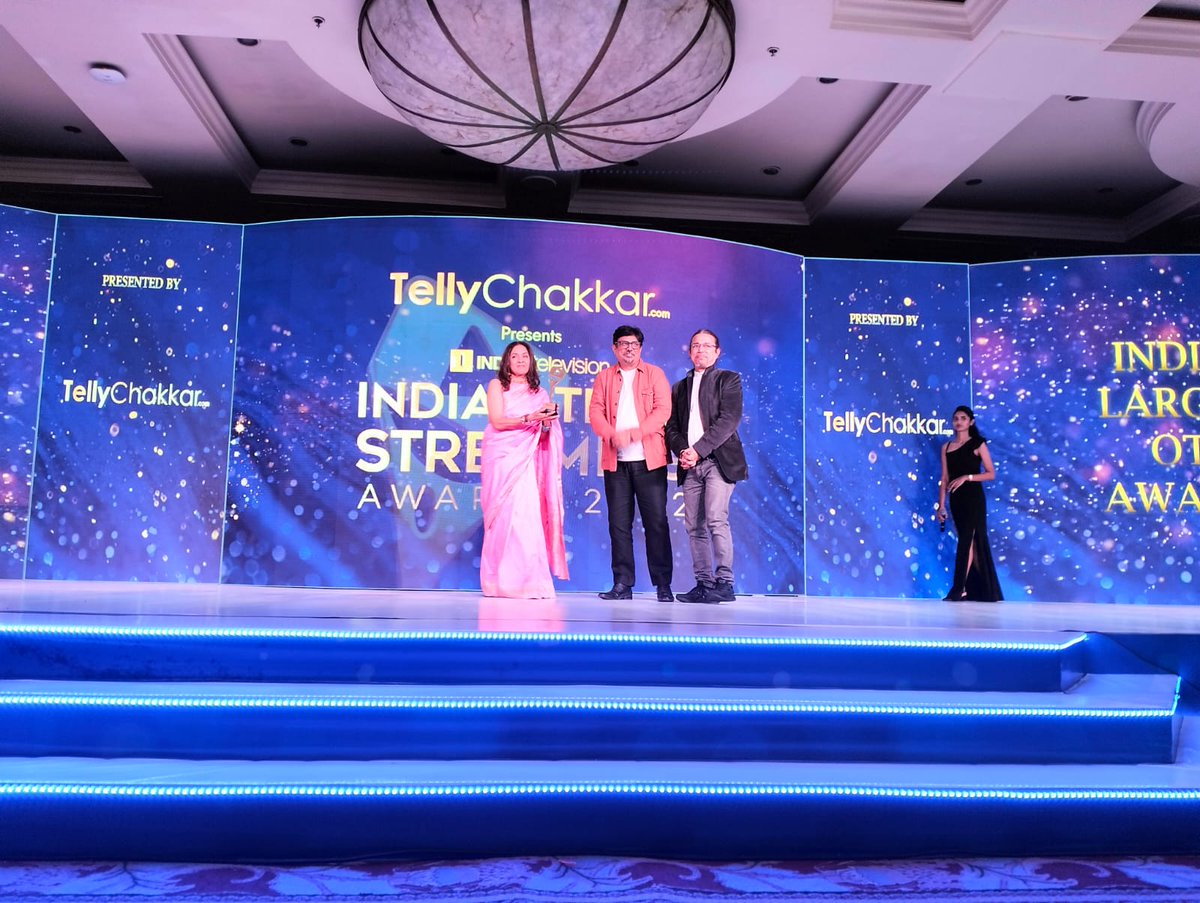 tellychakkar's tweet photo. Many Congratulations to @Neenagupta001 on receiving the Best Supporting Actress Award (Hindi Series) for Panchayat Season 2 (@PrimeVideoIN) at #ITSA2022 Presented By #AnilWanvari & #UmeshShukla https://t.co/yJeVoUWncr