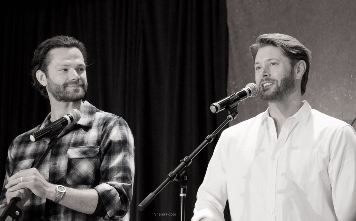 shanawatchestv's tweet image. Jensen And Jared

Gold Panel Kansas City 

😍

#SPNKC #KCCon #SPNFamily #JaredPadalecki #JensenAckles #AcklesNation #SPN #Supernatural
