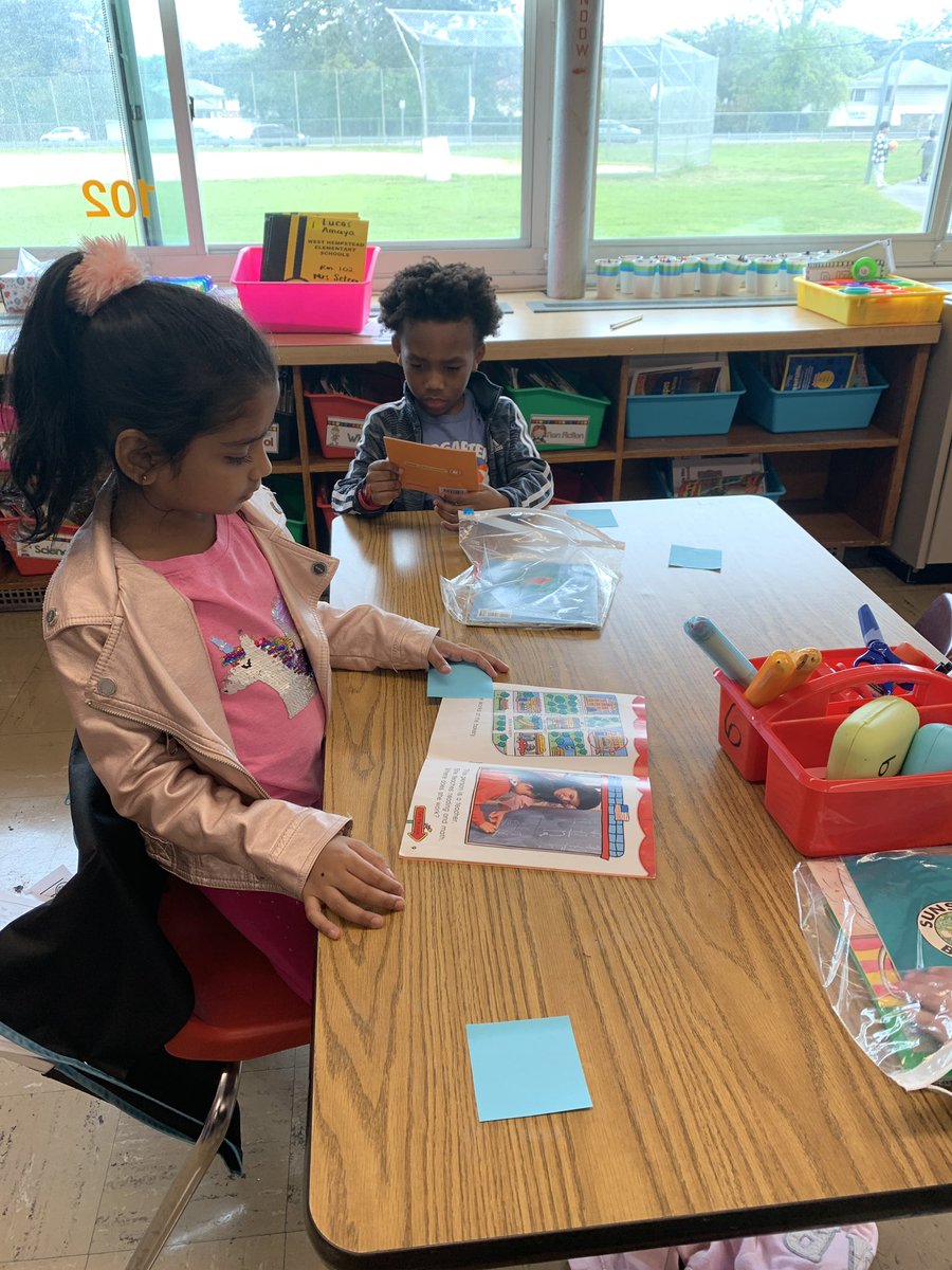 JeanellenSetera's tweet photo. We are Grammar Detectives! 🔎 Looking for capital letters at the beginning of sentences and in names!🔎😀 https://t.co/9bClv0vU7w