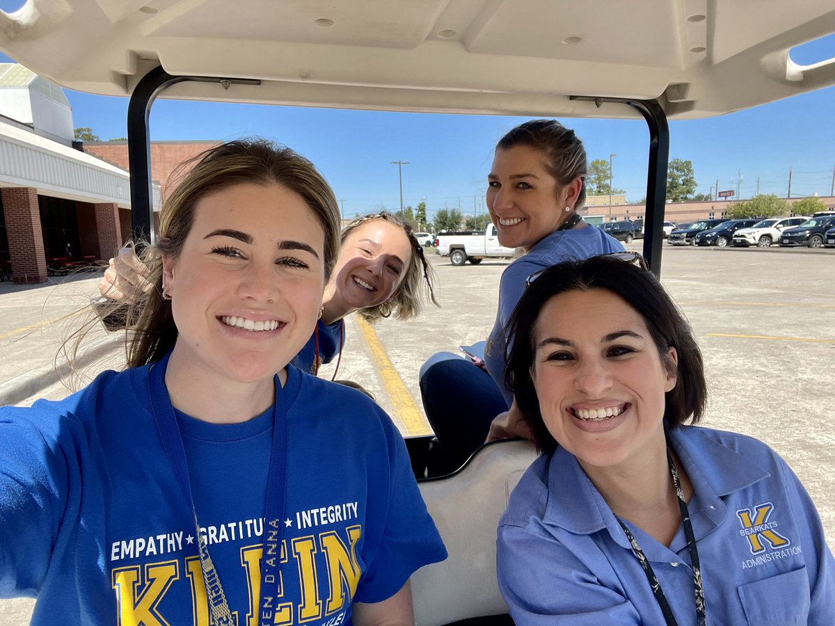 Took a little jog to Kleb today and hitched a ride back to KHS with Mrs. Tolbert! Just another day in paradise ☀️ @alissa_kutac