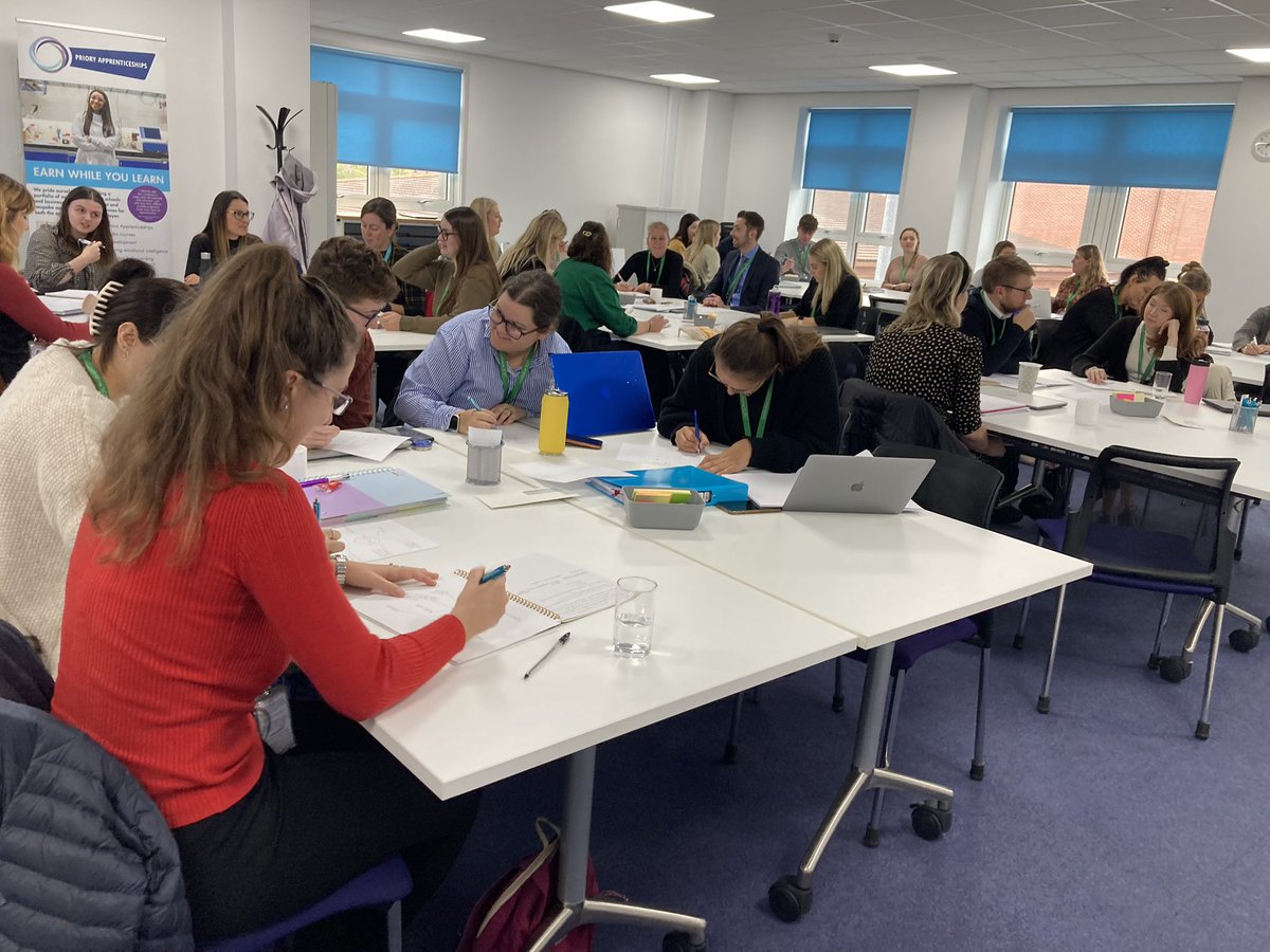 LEADTSHub's tweet photo. Thank you to Dr Anita Backhouse from @unilincoln for a very informative session for our @LincScitt trainees on developing a critical argument, academic writing skills central to the PGCE. Such a valuable day of learning #LEADITT🎓 https://t.co/k3po1wc7Mx