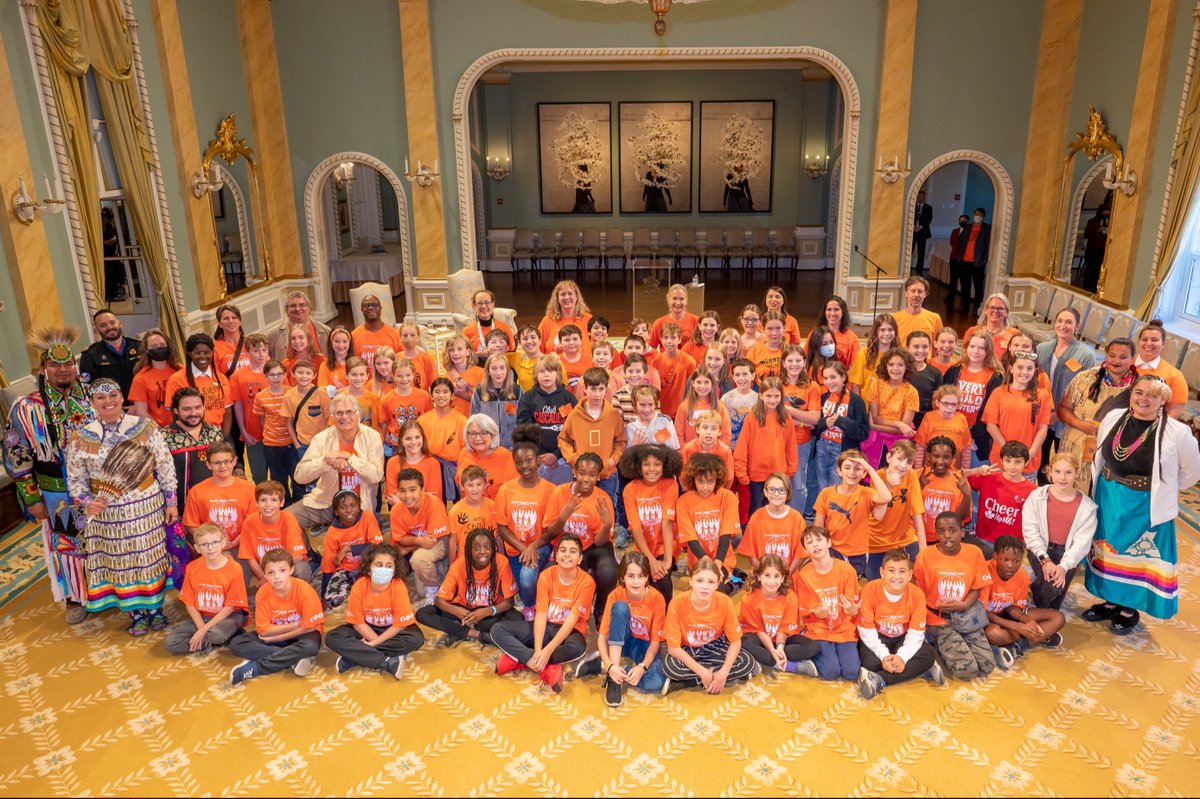 GGCanada's tweet photo. Youth are the future of reconciliation.

#GGSimon treasured the chance to share Indigenous cultures with local school children @RideauHall in honour of the National Day for #TruthAndReconciliation.

#GGAjuinnata https://t.co/A3gnHoTY4h
