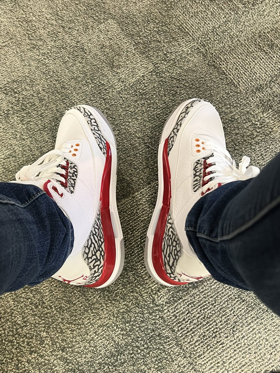 Leigha_Curry7's tweet photo. #fridayfootwork #jwalking #jordans #sneakerchick https://t.co/VKdfqbyJiD