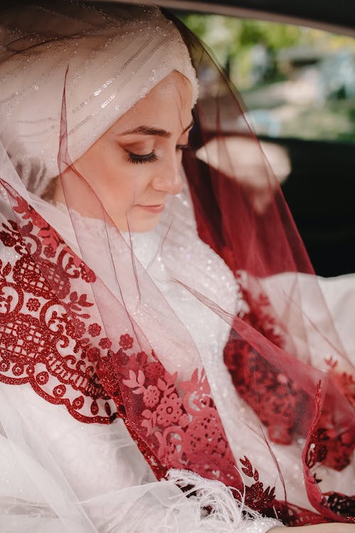 WeddingsAOTW's tweet photo. Muslim brides are gorgeous in their neat hijabs and bridal crowns, even without elaborate hairdos https://t.co/3tEYbzNGjo

#Muslimbride #hijab #weddinghijab #bridalhijab #bridalcrown #weddingcrown #weddingtiara #sheerweddingveil #bridaltiara #silverhenna #weddingsallovertheworld https://t.co/zkQqXGMIMk